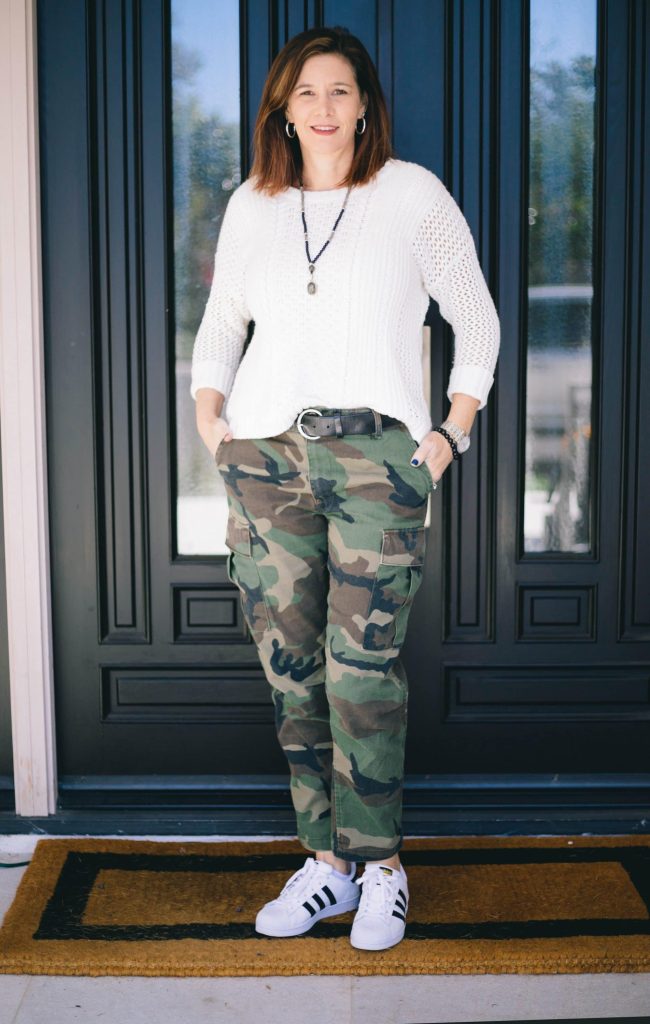 WHAT TO WEAR WITH CAMO PANTS - MY HAPPY PLACE