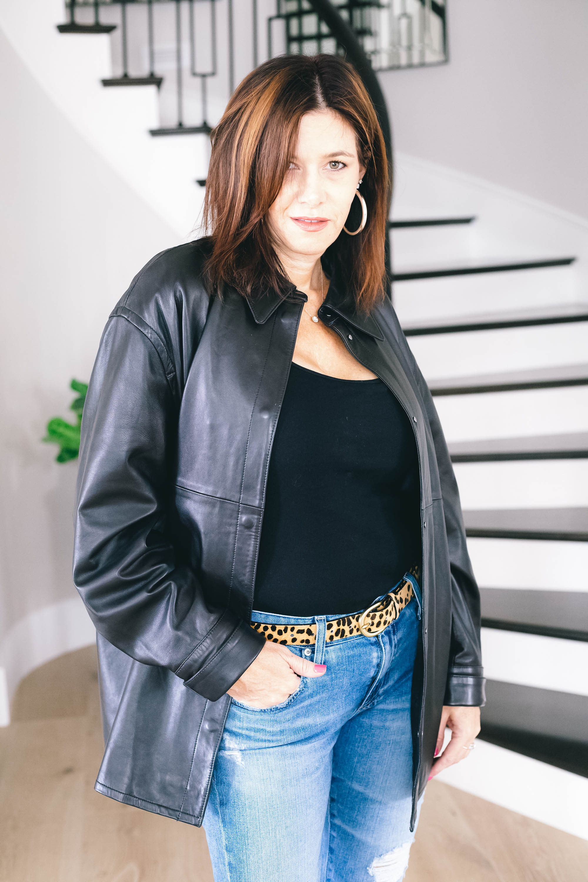 #leathertrend #leathertop #leatherjacket #blackleathertop #andotherstories #fallstyle #fallfashion #falltrends #leopardbelt