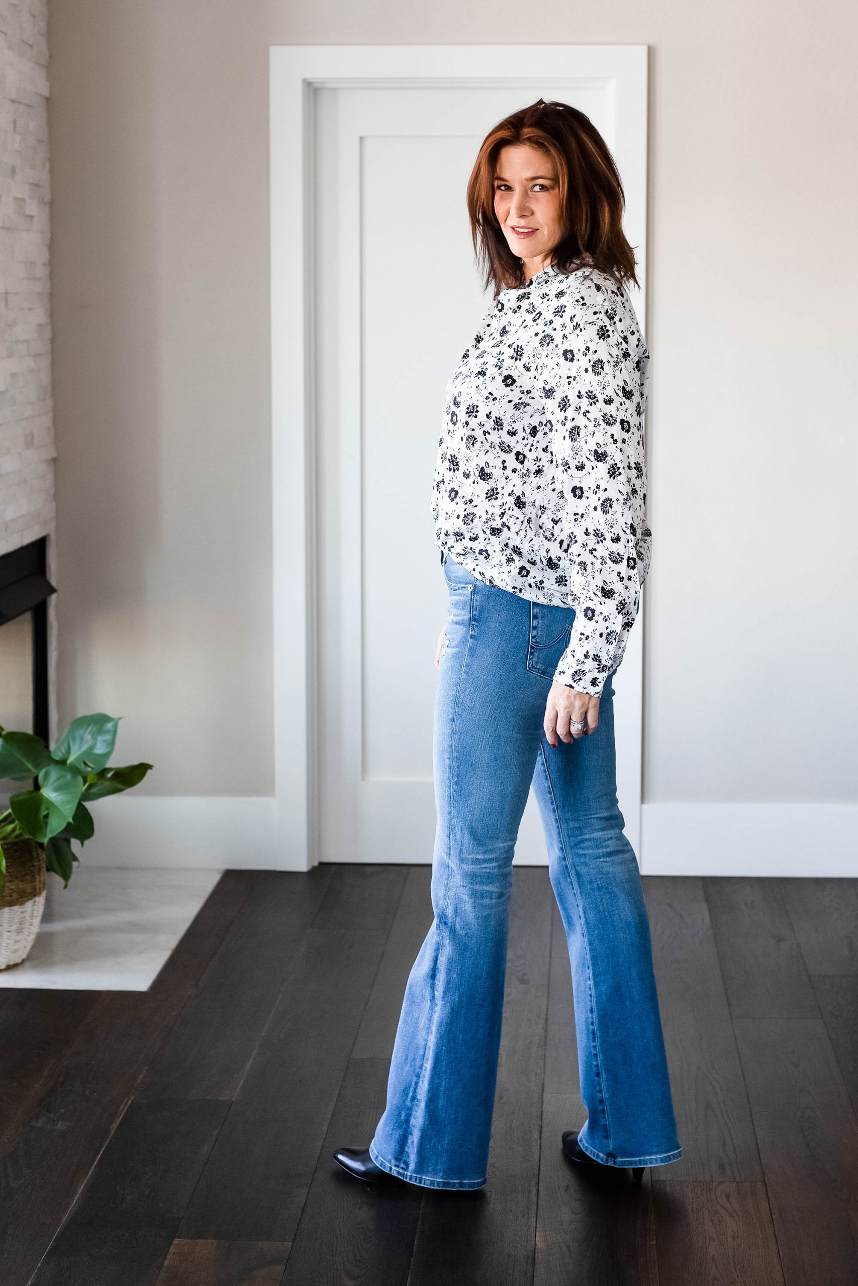 #bootcut #bootcutdenim #jeans #modernjeans #denimtrends #2020denim #2020trends #styldahlia #fashionblog #styleblog #fashionover50 #styleover50 #styleover40 #fashionover40 #over40fashion #over50fashion