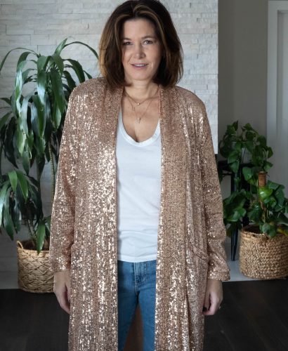 Women wearing sequin duster with t-shirt, jeans and sneakers.