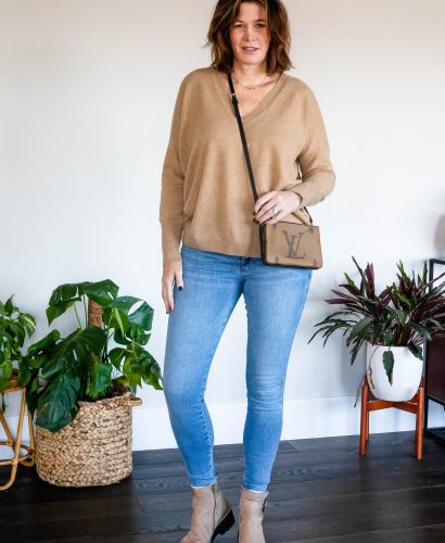 Midlife women wearing Frame Denim LeOne Inclusive Sizing Jeans