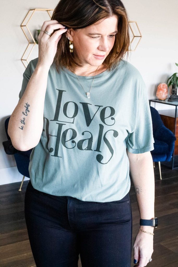 StyleDahlia wearing Anthropologie Graphic tee